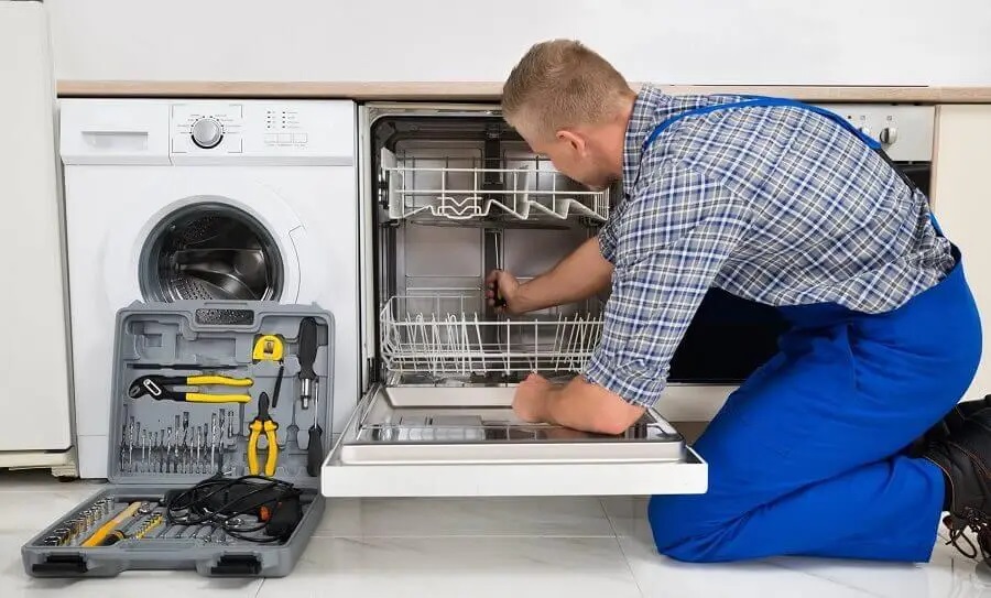 Yığılca Axen servisi teknisyen ekibi beyaz eşya tamiri yaparken